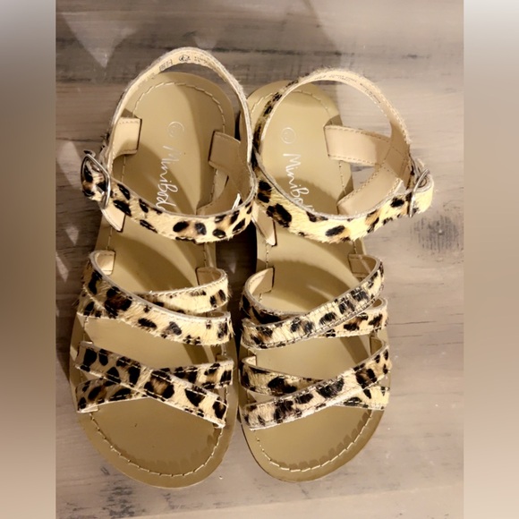 Girls cheetah sandals size 31, will fit a child girls size 9 - Picture 3 of 6
